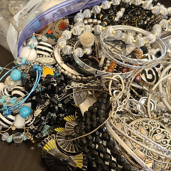 3 pound bundle of silver jewelry - Picture 3 of 7